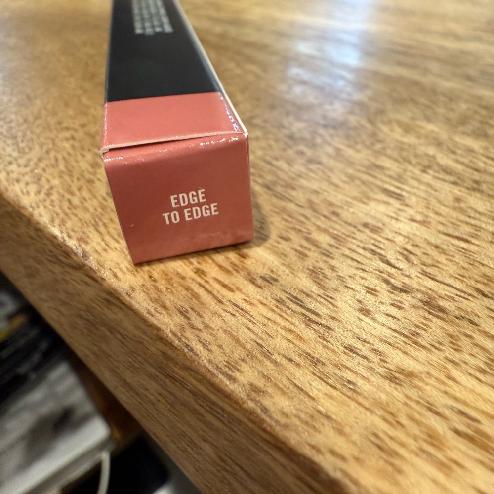BNIB MAC Edge to Edge Lip Liner
